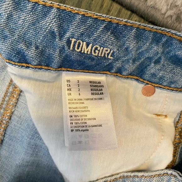 American Eagle Outfitters size 2 ripped Tom girl jean mid-rise - Picture 3 of 3